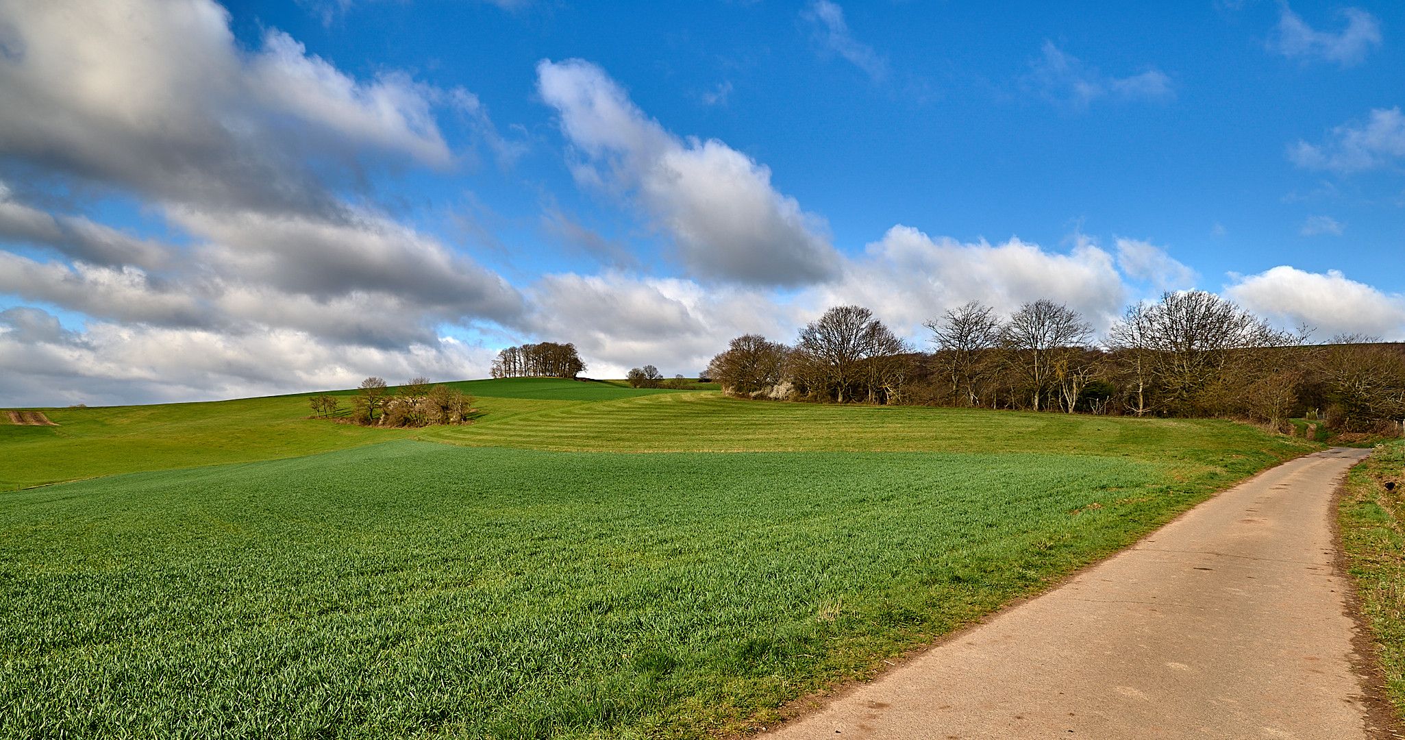 Die Landschaft zeigt sich in frischen Farben, nur die Temperaturen lassen noch zu wünschen übrig...