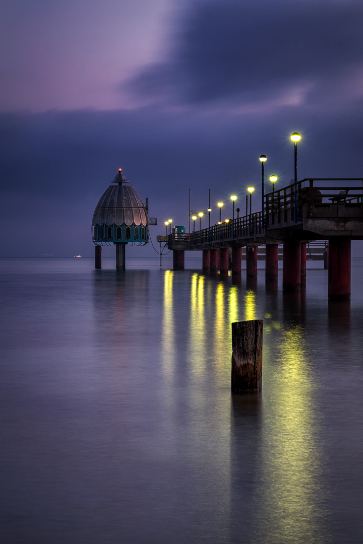 Die Landungsbrücke von Zingst zur blauen Stunde #1