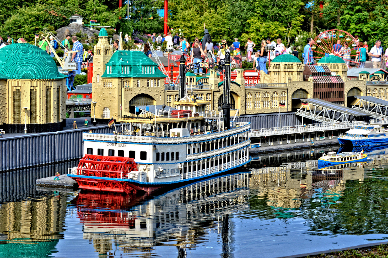 Die Landungsbrücken des Hamburger Hafens im Legoland in Nürnberg