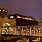 Die Landungsbrücken im Hamburger Hafen...