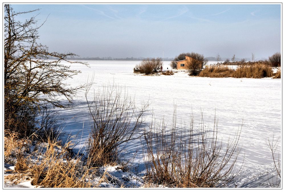 die Landzunge im See