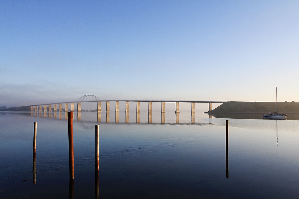 Die Langelandbrücke im Nebel