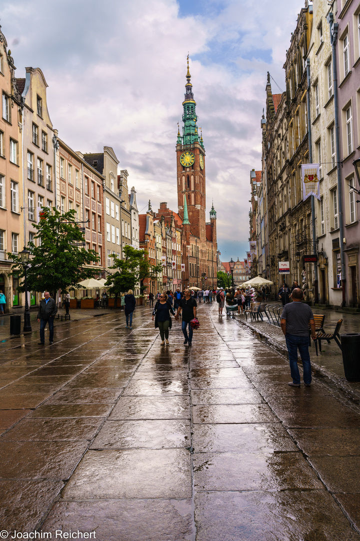 Die Langgasse in Danzig nach einem Platzregen