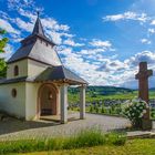 Die Laurentius-Kapelle in den Weinbergen bei Trittenheim