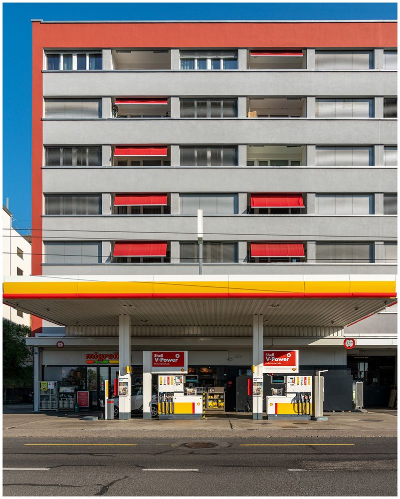 Letzte Tankstelle Vor Schweiz Vignette A5 Die letzte Tankstelle Foto & Bild | architektur, profanbauten