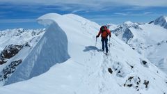 die letzten Meter zum Gipfel  .... Fineilspitze 3514m ... Ötztaler Alpen ...