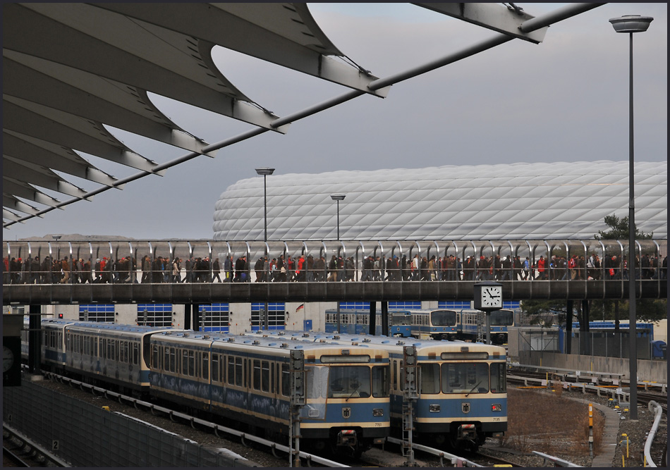 die letzten meter zum stadion zu fuss