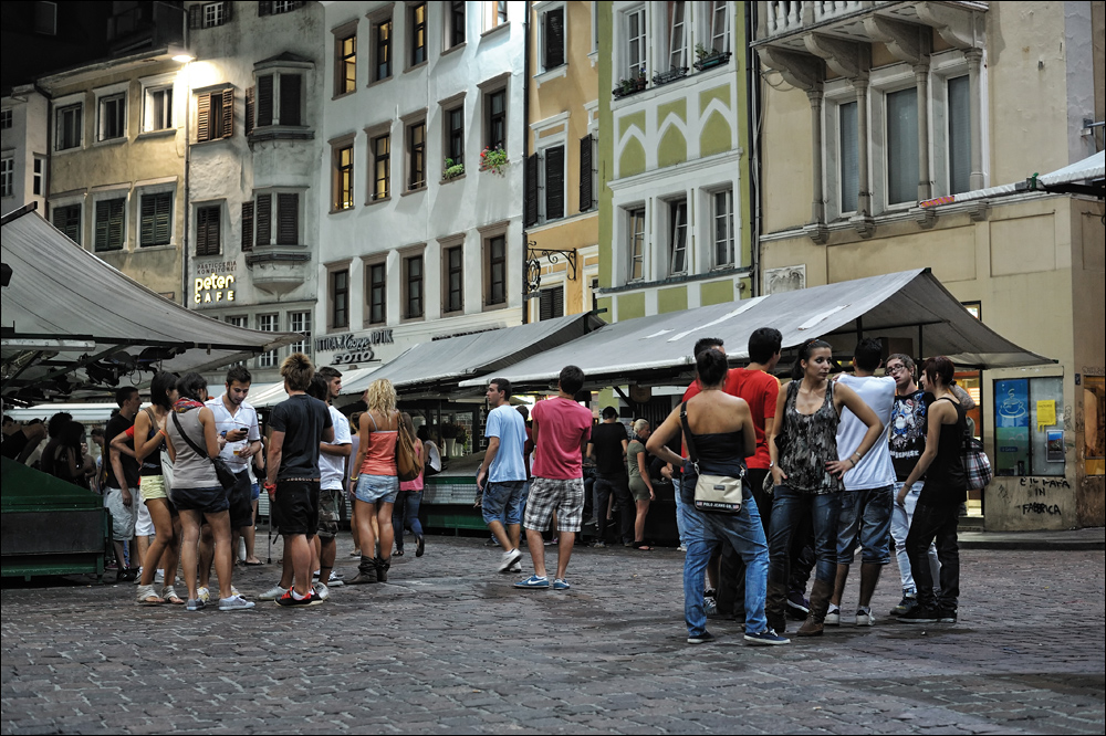 Die letzten Sommernächte am Obstmarkt in Bozen