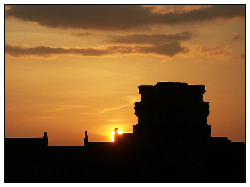 Die letzten Sonennstrahlen erhellen Angkor Wat - Siem Reap, Kambodscha