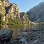 Die letzten Sonnenstrahlen am Pragser Wildsee. Im Hintergrund...