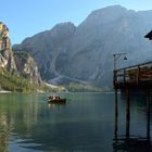 Die letzten Sonnenstrahlen am Pragser Wildsee. Im Hintergrund...