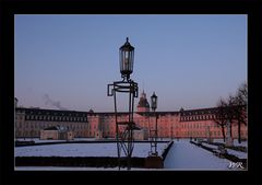 die letzten Sonnenstrahlen auf das Karlsruher Schloß.... und sch.... kalt :-((