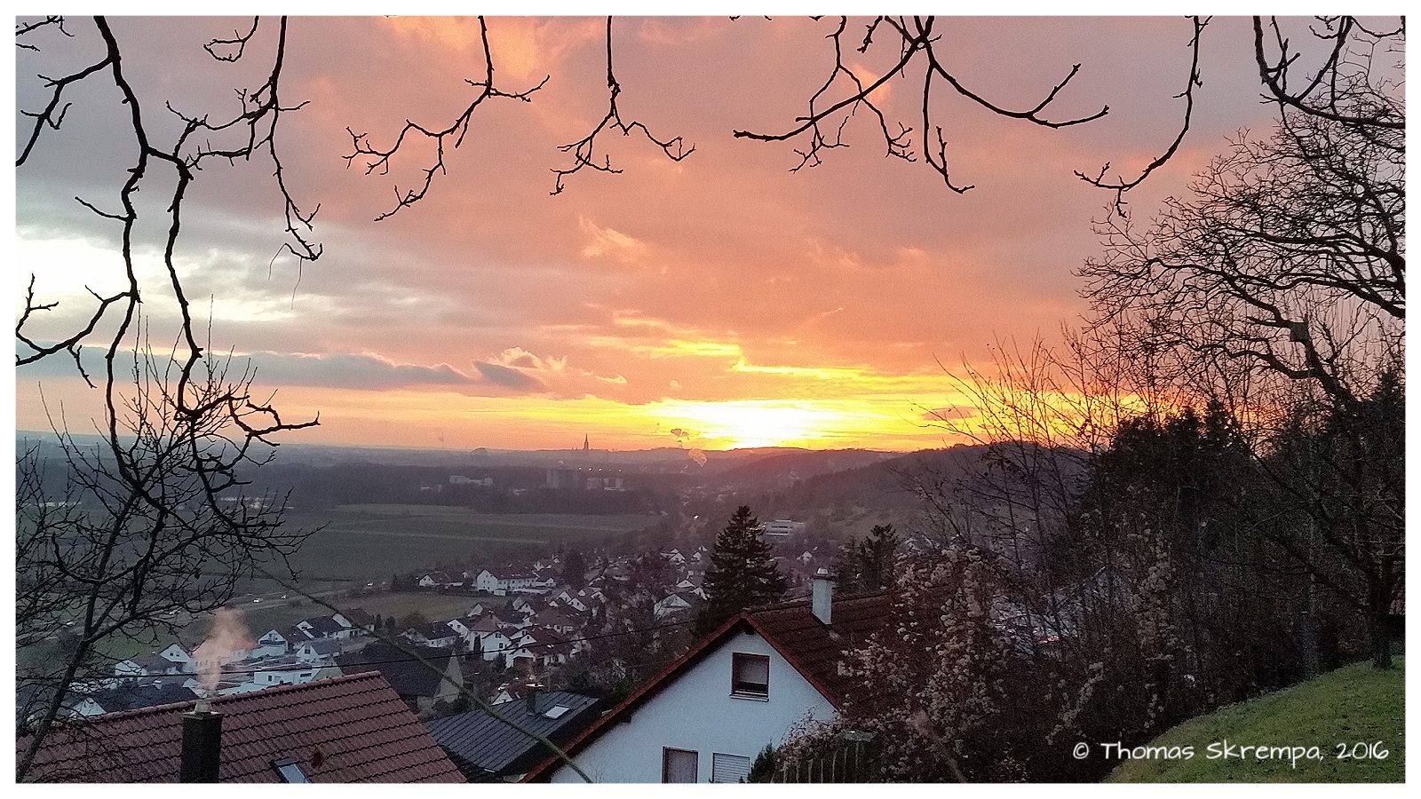 Die letzten Sonnenstrahlen des Tages über Ulm