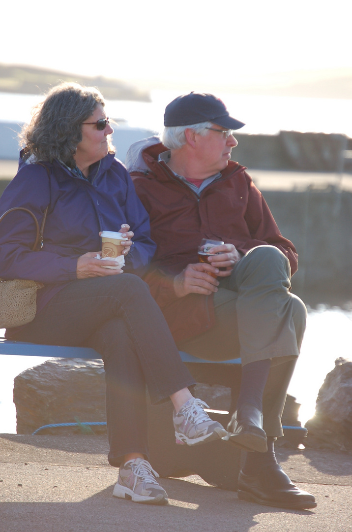 Die letzten Sonnenstrahlen in Portmagee genießen