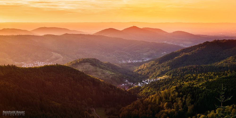 Die letzten Sonnenstrahlen küssen das Murgtal