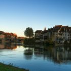 Die letzten Sonnenstrahlen streifen noch Laufenburg am Rhein