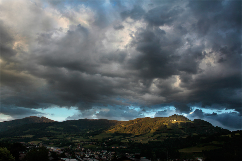 die letzten Sonnenstrahlen über dem Hahnbaum