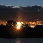 Die letzten Sonnenstrahlen über dem Kleinen Plöner See am 8. Oktober 2016