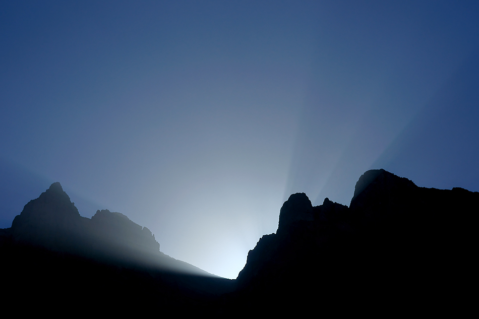 Die letzten Sonnenstrahlen über den Oman Nordbergen