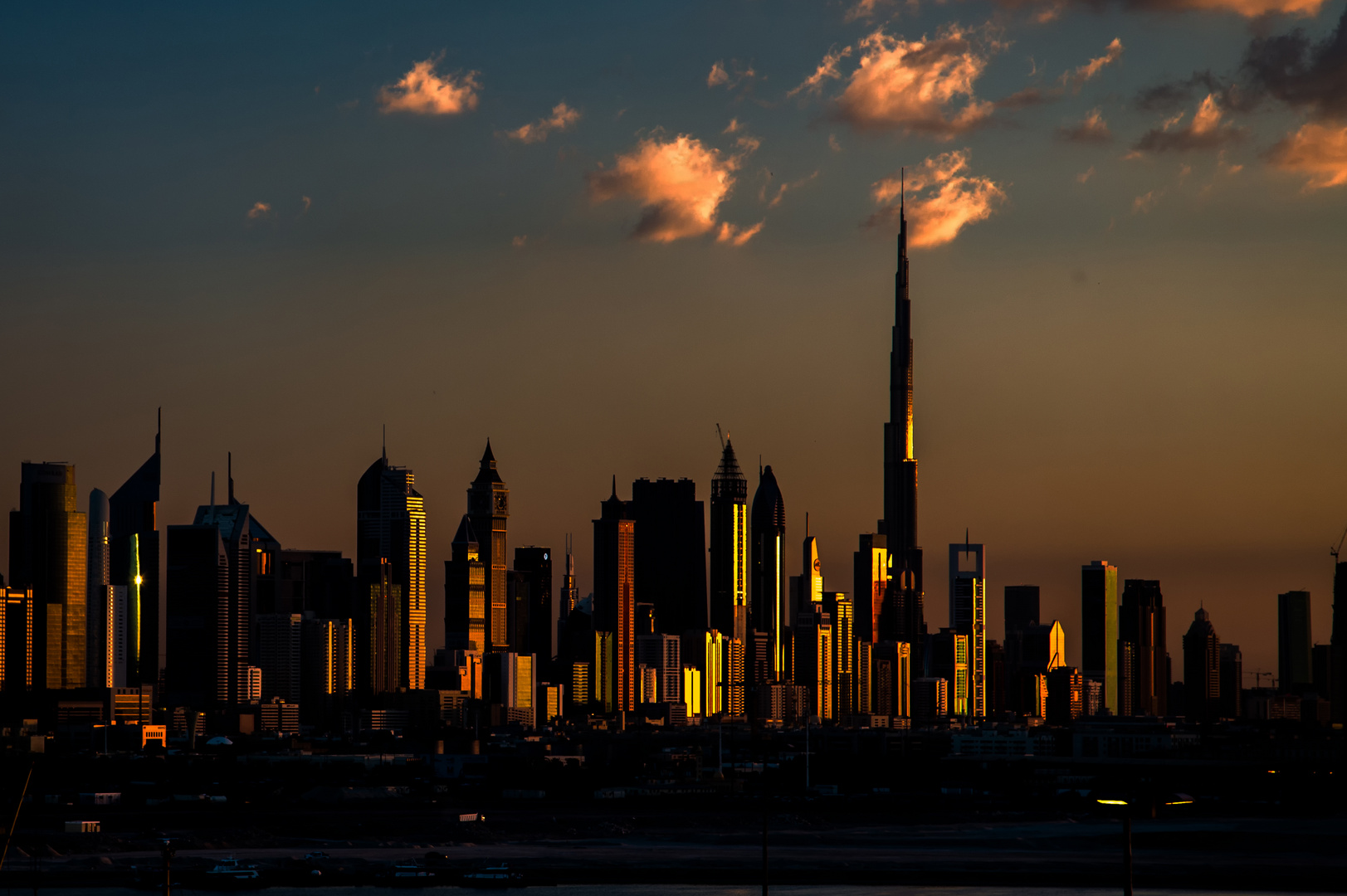 Die letzten Sonnenstrahlen über Dubai