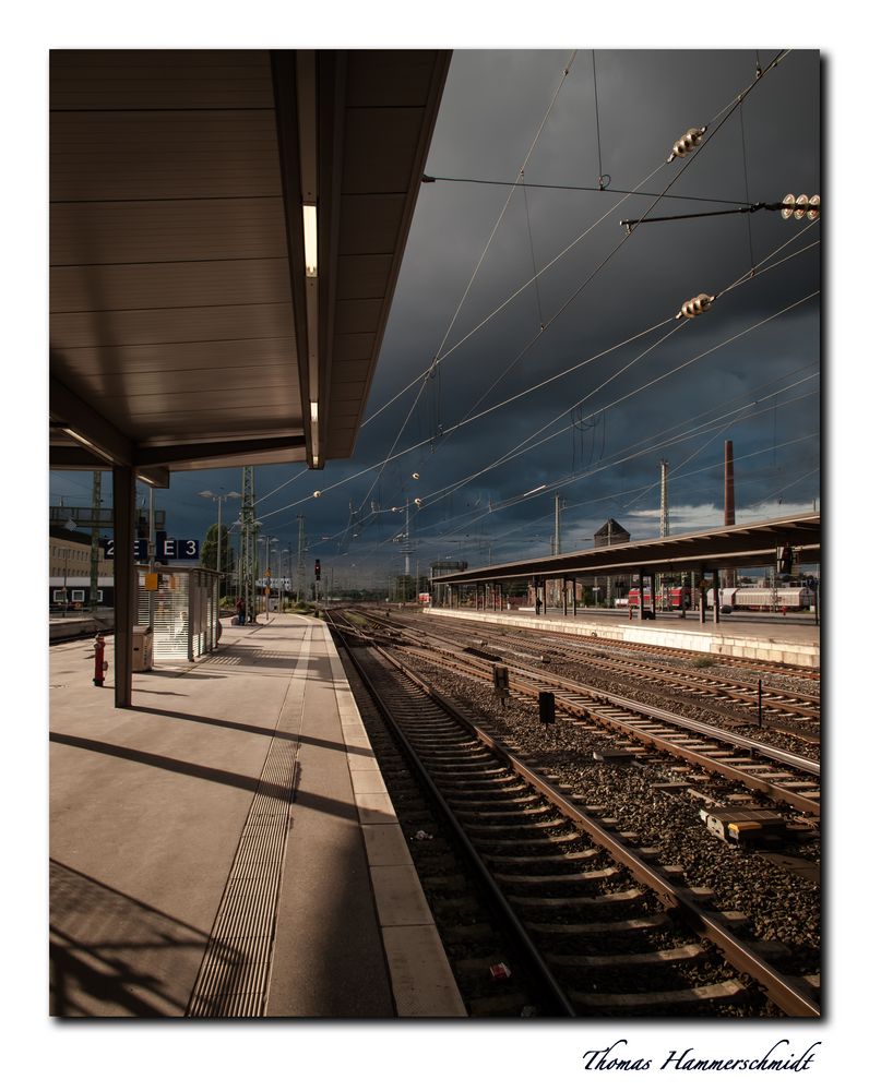 Die letzten Sonnenstrahlen vor dem Regen im Bremer Bahnhof...