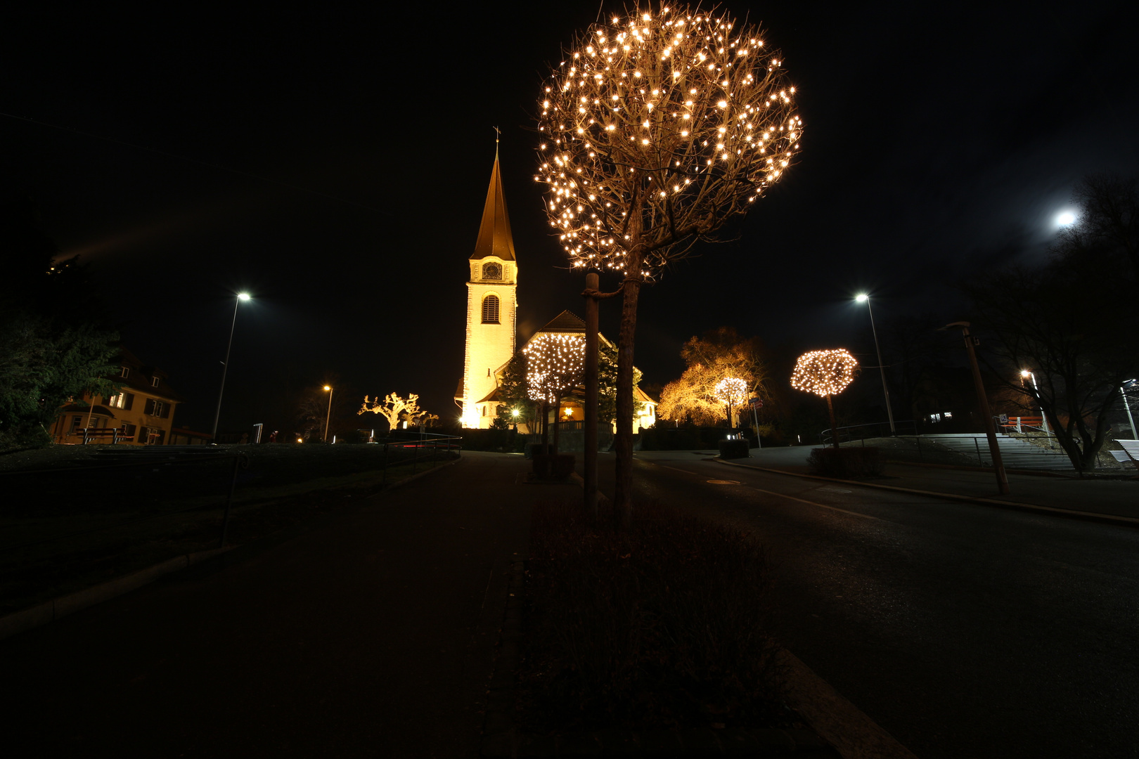 Die Lichtlein leuchten froh