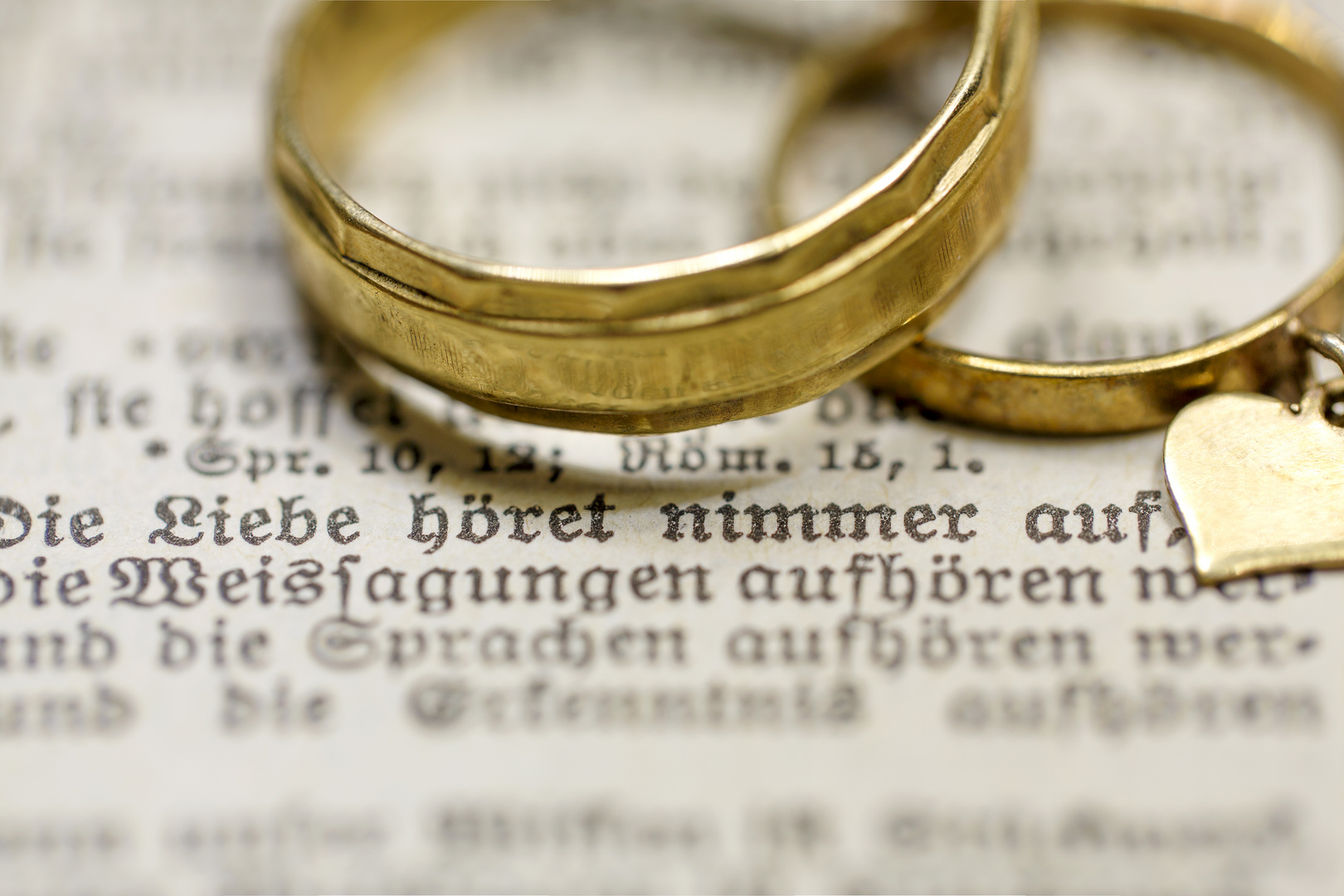 Die Liebe höret nimmer auf Foto & Bild stillleben, gold & juwelen
