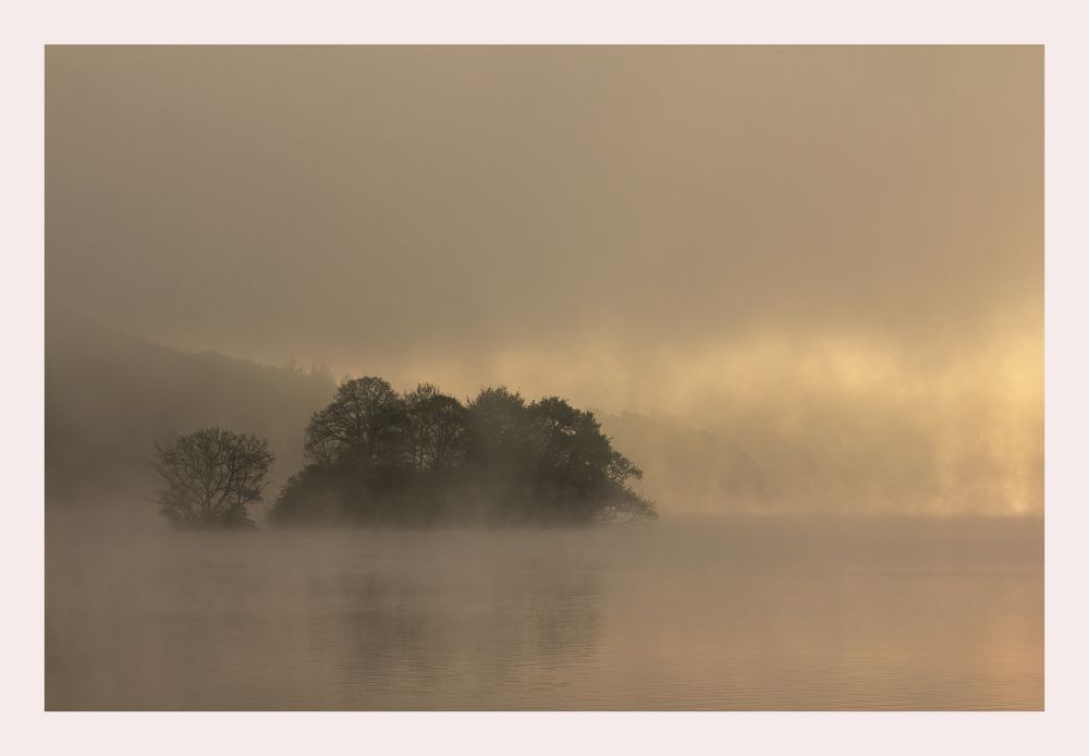 Die Liebesinsel im Morgennebel