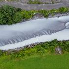 Die Linth bei Tierfehd in der Nähe von Linthal (Schweiz, Kt. Glarus)