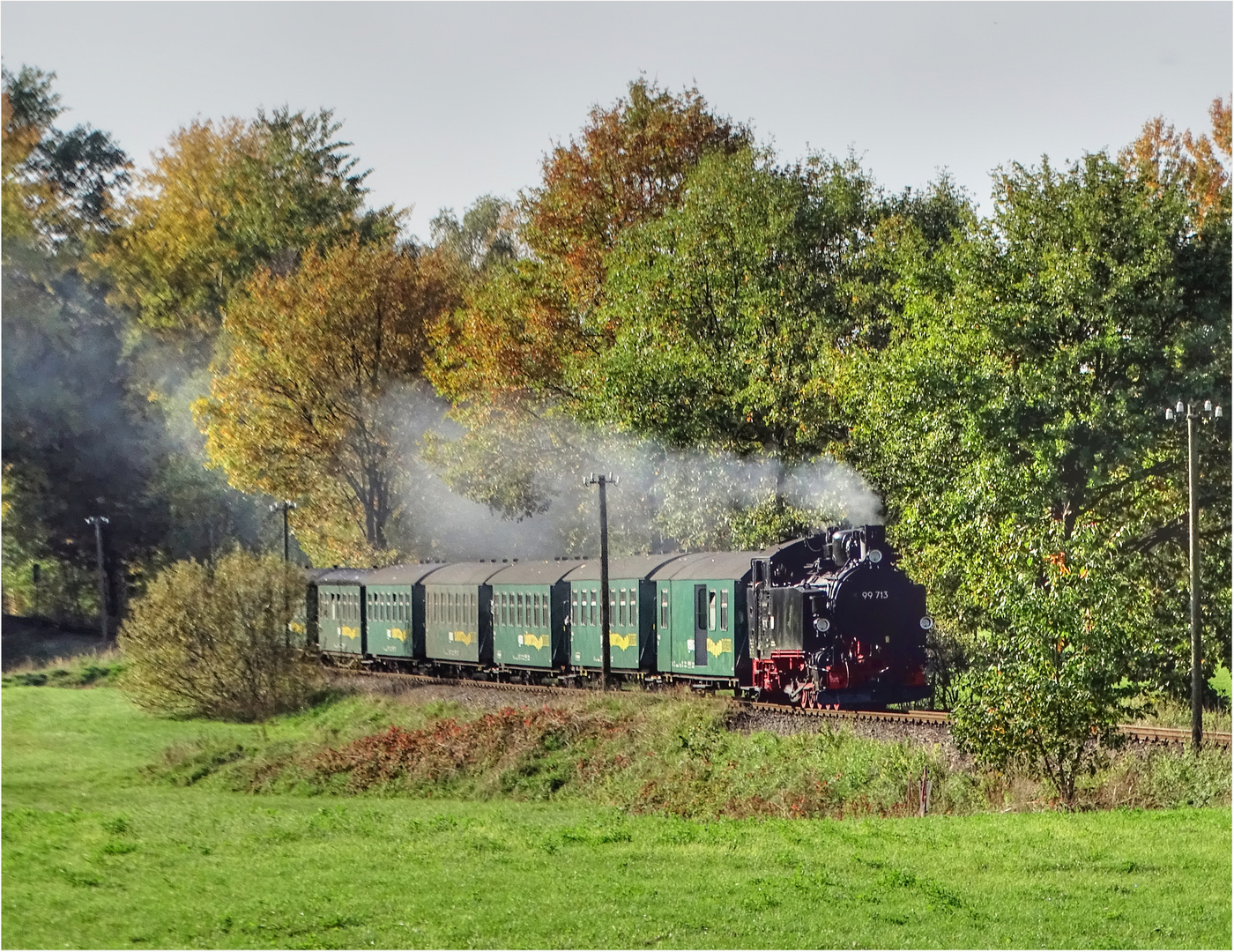 Die Lößnitzgrundbahn im Herbst