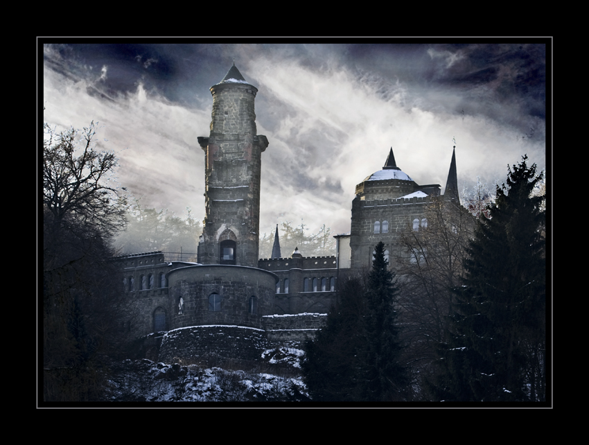 Die Löwenburg im Wintersturm