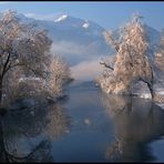 Die Loisach im tiefen Winter