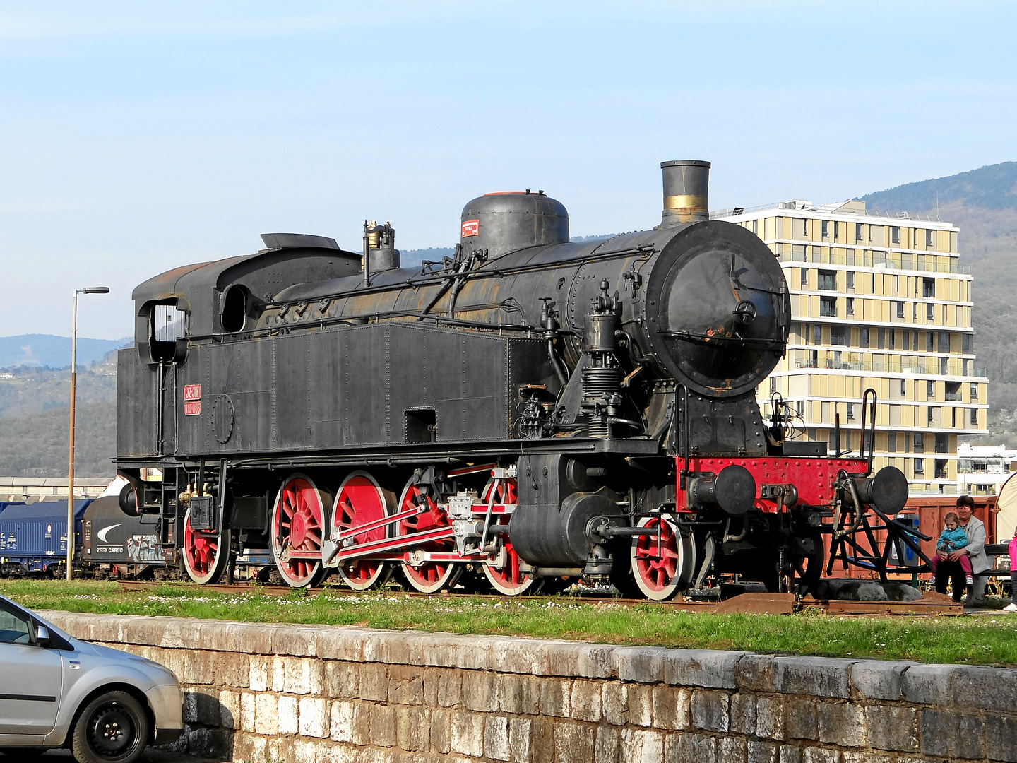 die  Lok 118-005 am Bahnhof in Görz