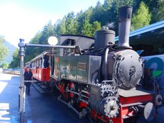Die Lokomotive Hannah der Achenseebahn beim Wassertanken