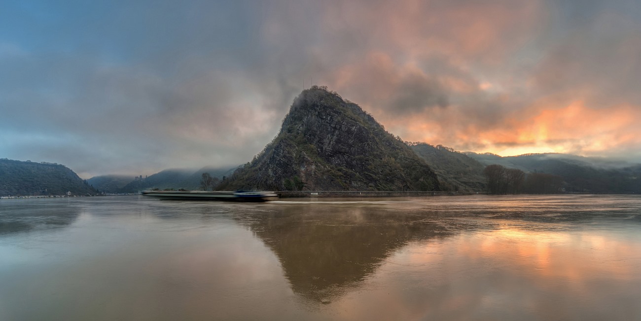 Die Loreley im Morgennebel