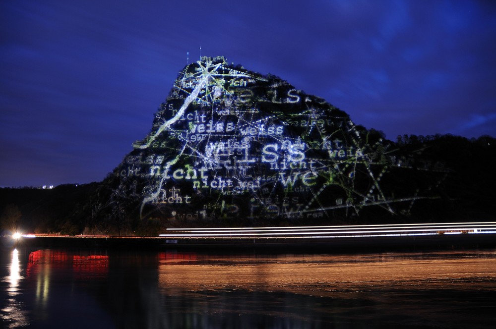 " Die Loreley " ( Lichtinstallation 2008 zur Luminale am Mittelrhein )