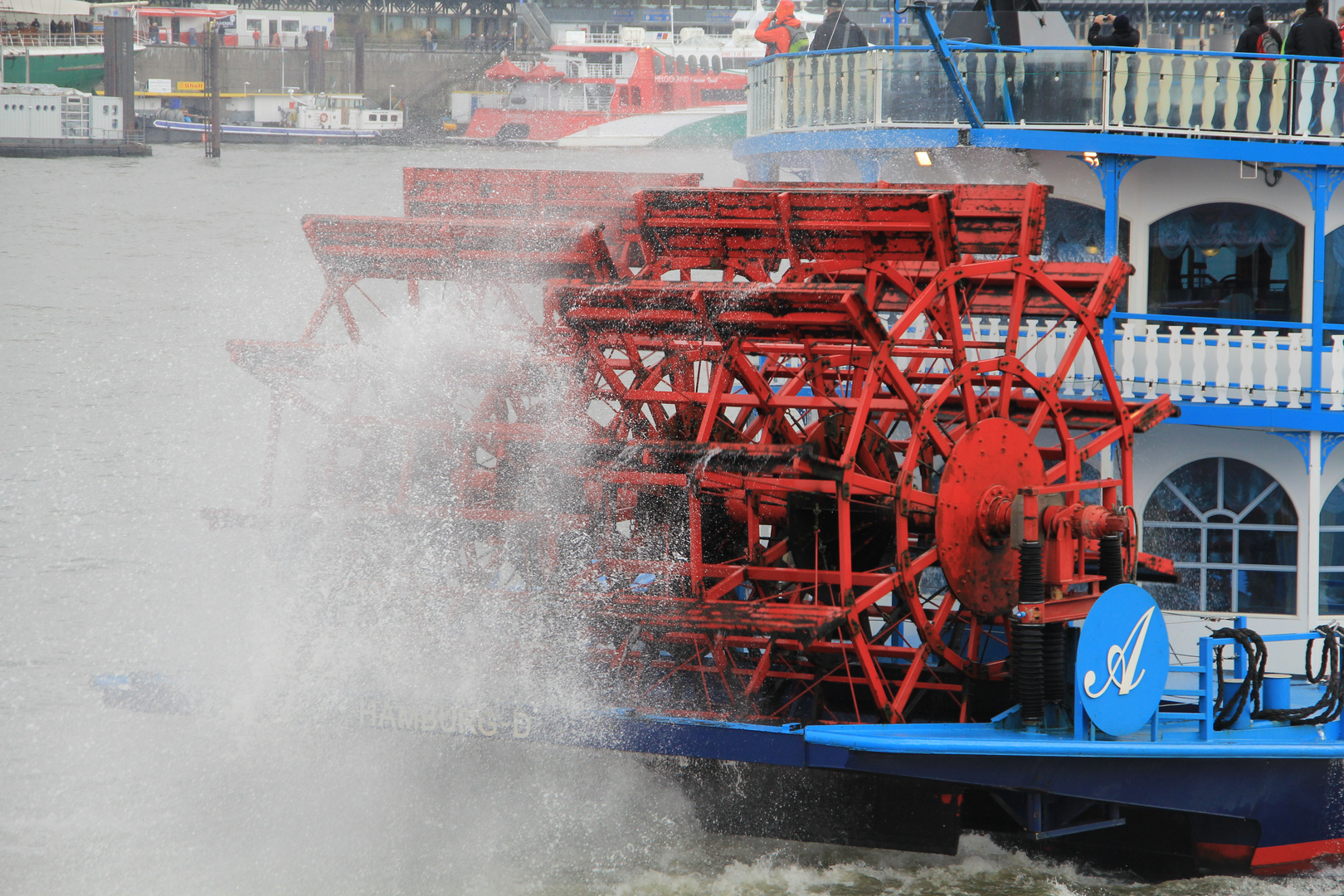 Die Louisiana Star auf der Elbe