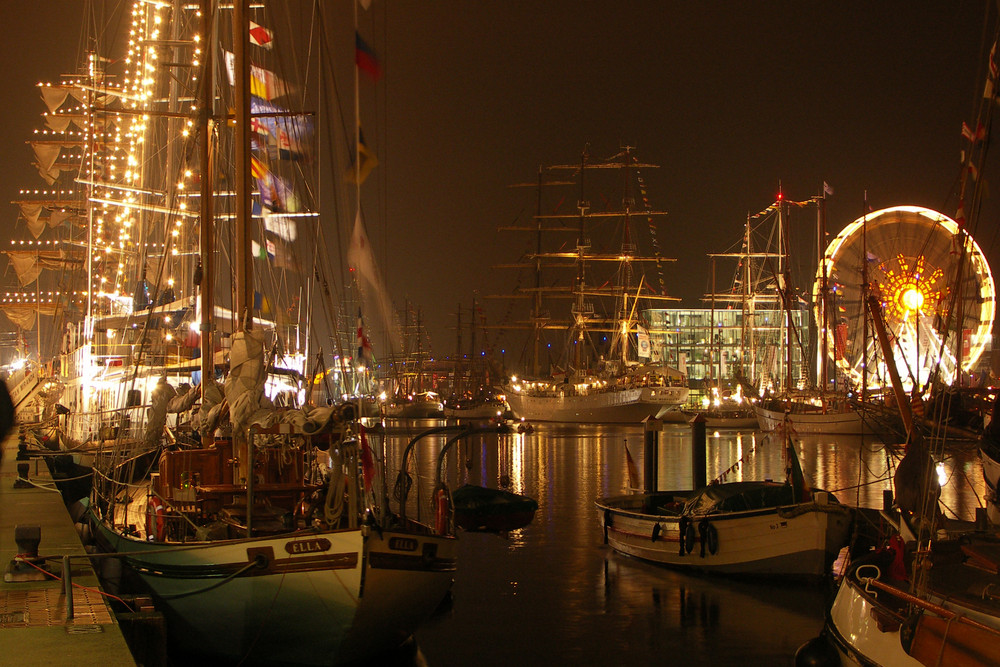 Die "Lütte Sail 2008" in Bremerhaven.