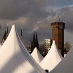 Die luftgeschwärzten Domturmspitzen - Wahrzeichen der Stadt Köln 1