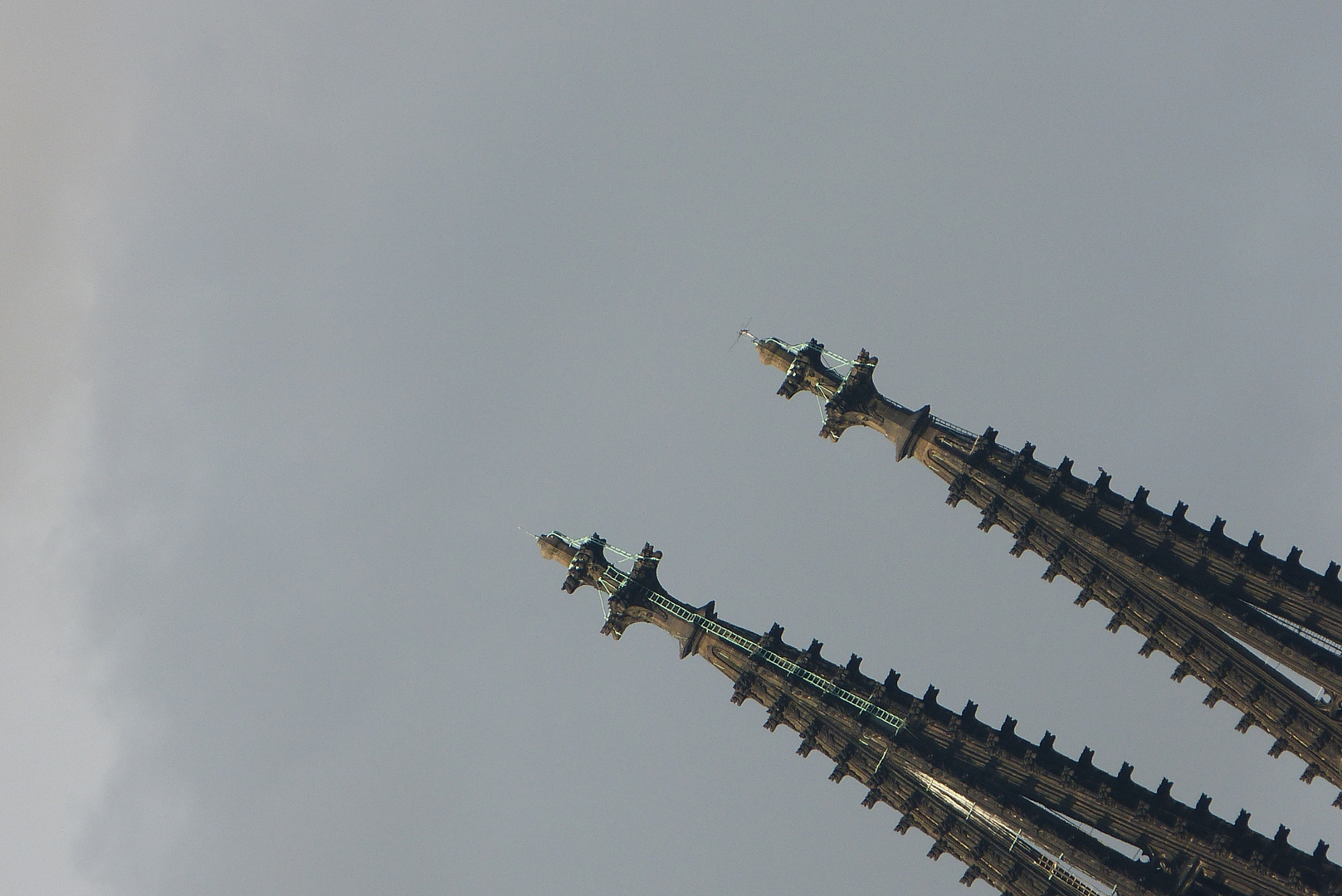 Die luftgeschwärzten Domturmspitzen - Wahrzeichen der Stadt Köln 2