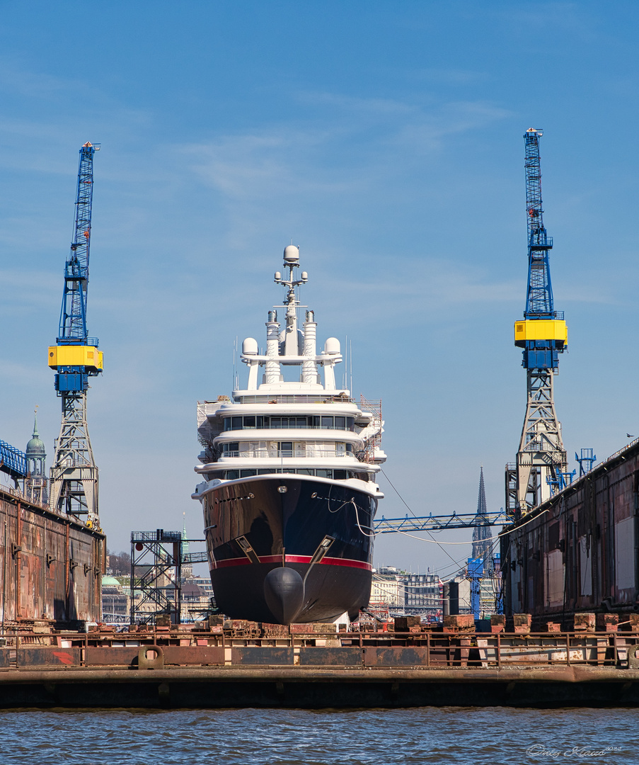 Die Luna mit Blick auf Hamburg