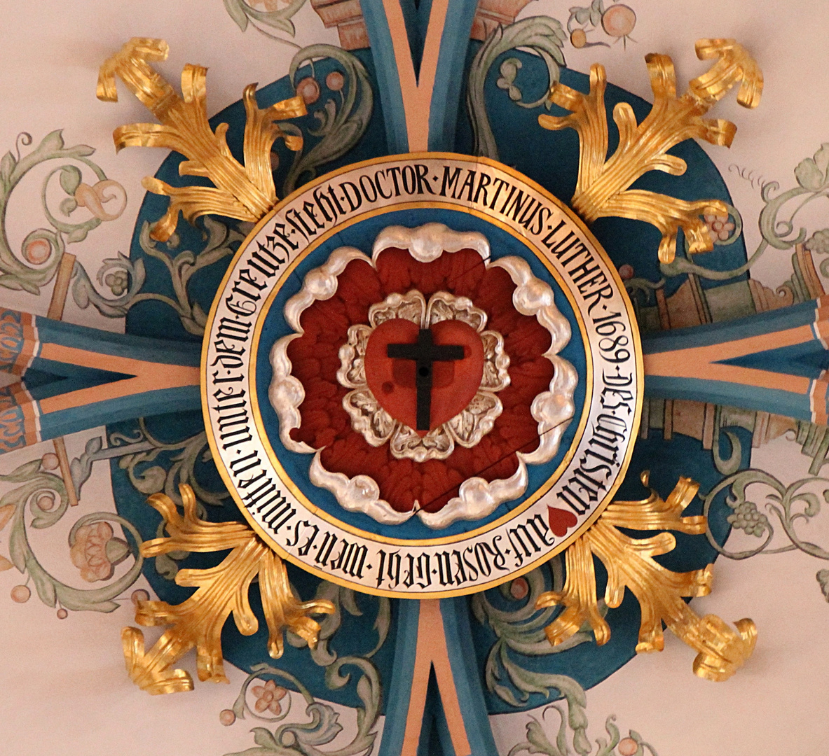 Die Lutherrose als Schlussstein im Sternengewölbe der ...