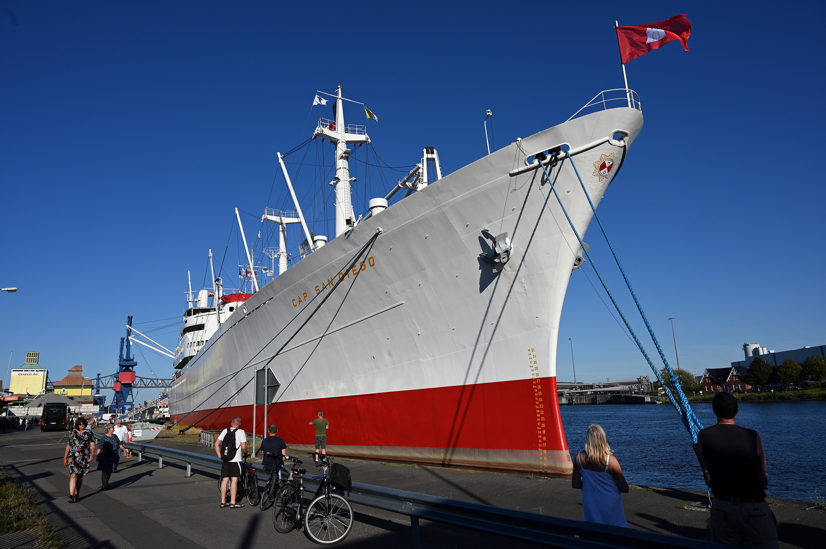 Die mächtige CAP SAN DIEGO im Kreis Hafen Rendsburg