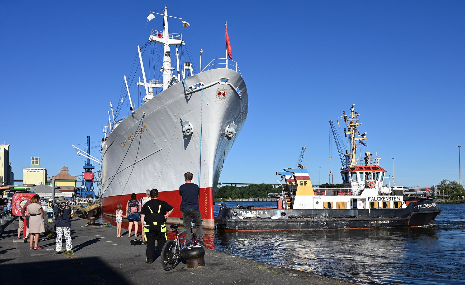 Die mächtige CAP SAN DIEGO im Kreis Hafen Rendsburg