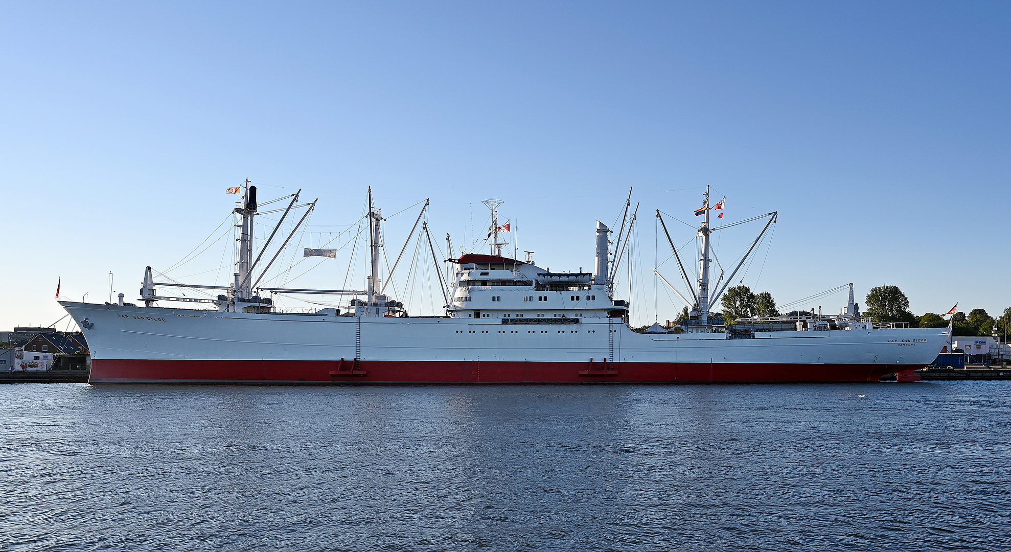 Die mächtige CAP SAN DIEGO im Kreis Hafen Rendsburg