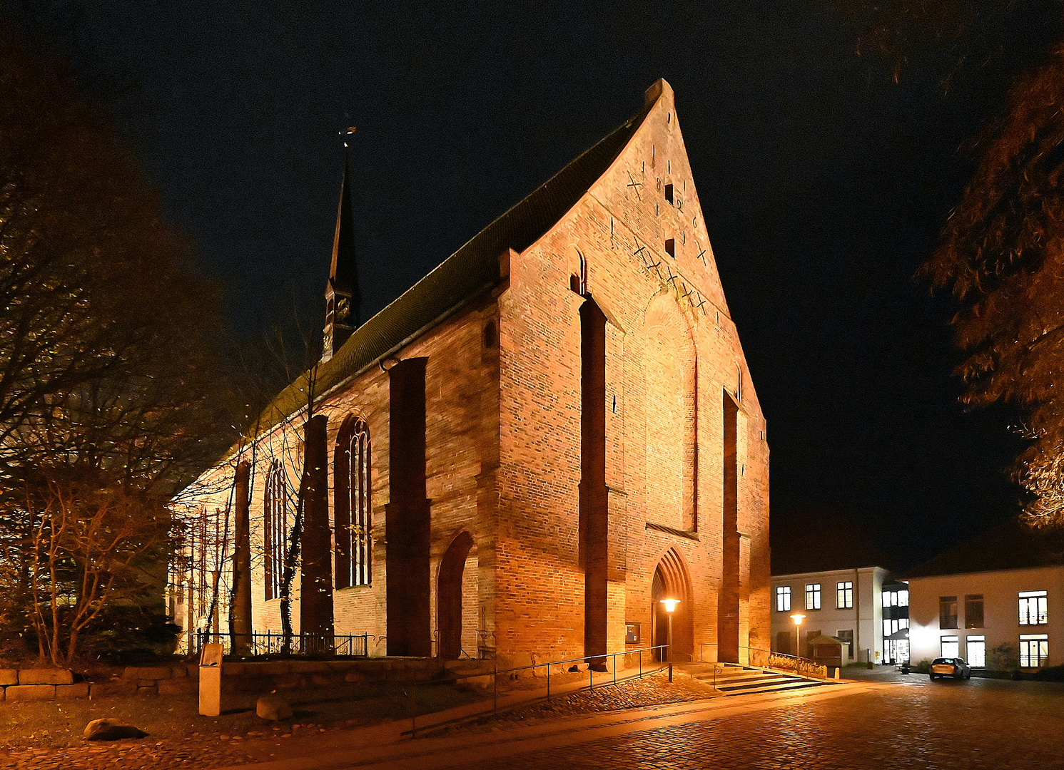 Die mächtige Klosterkirche von Bordesholm