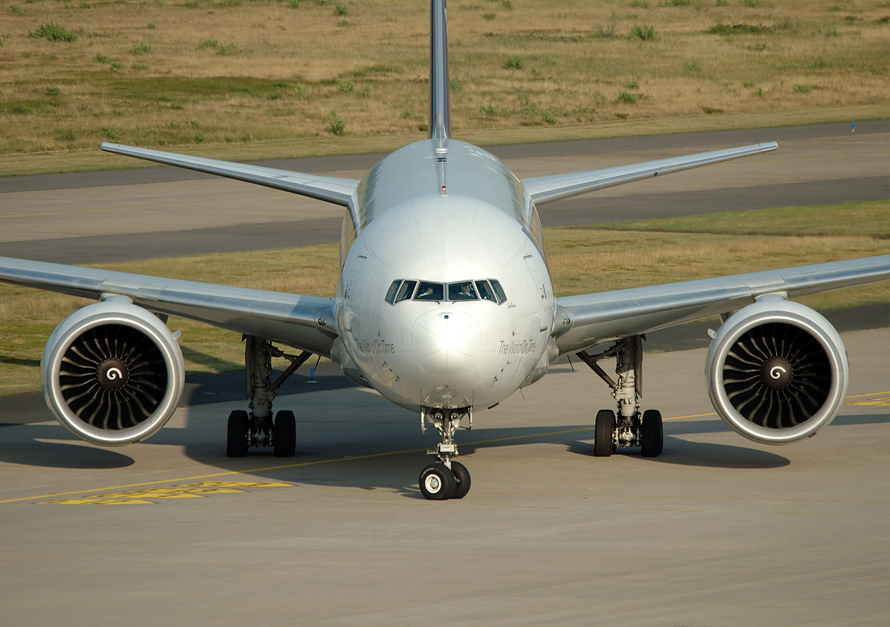 Die mächtigen Triebwerke der FedEx Boeing 777F