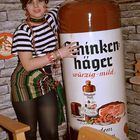 die maedels, die leicht zu haben sind, sind einfach zu erkennen an der flasche in der hand