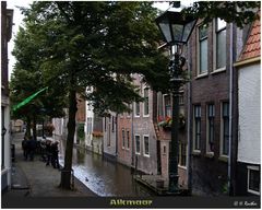 Die malerische Altstadt von Alkmaar mit ihren alten Häusern und Grachten