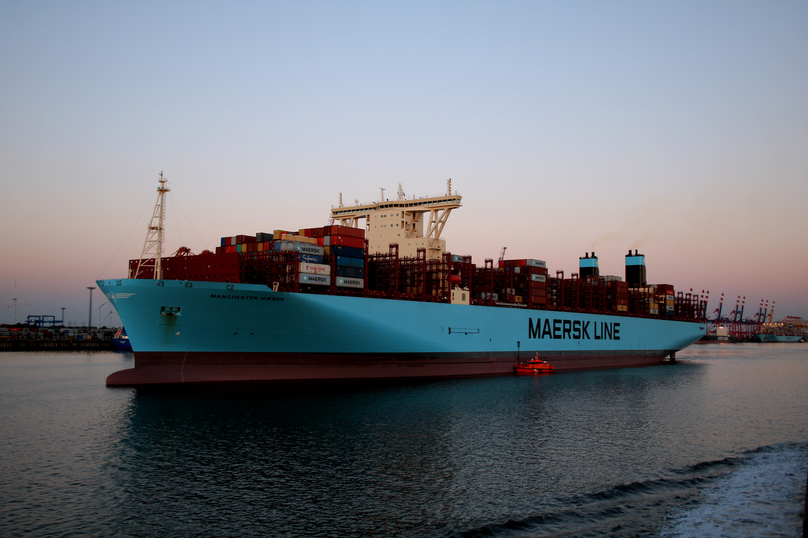 Die MANCHESTER MAERSK verlässt Bremerhaven...